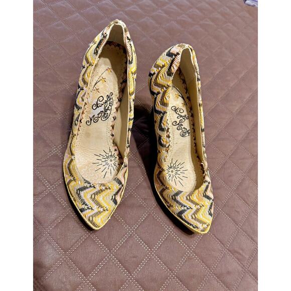 Naughty Monkey Women's Platform Heels w. Embroidered Exterior, Snakeskin - 6 - Picture 2 of 12